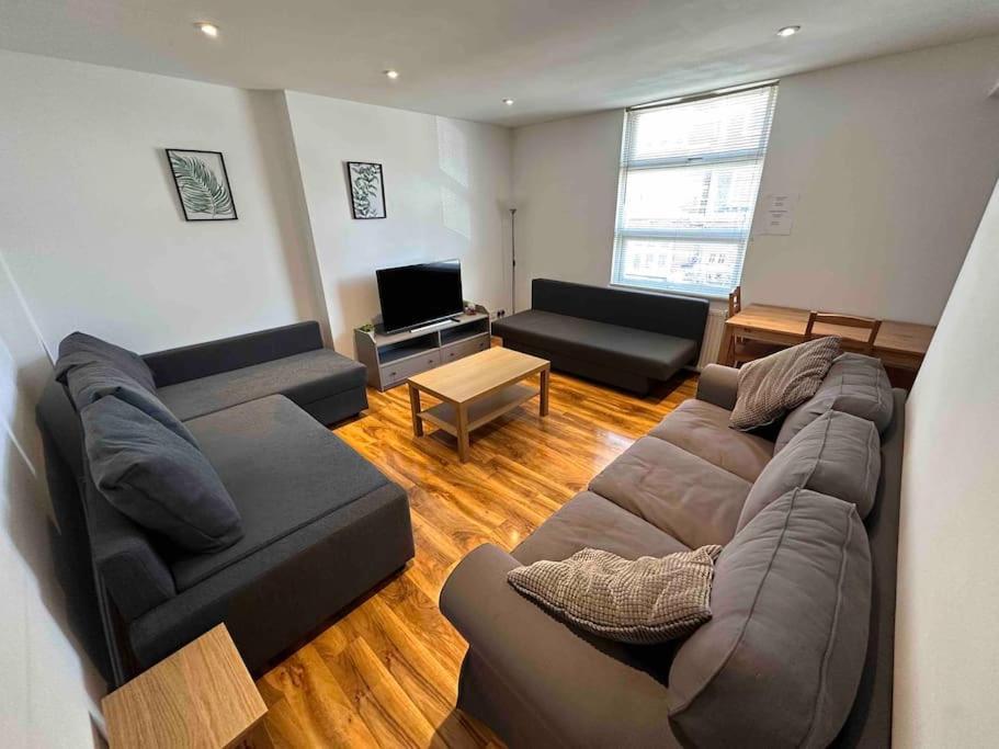 Comfortable 1 Bedroom And Double Sofa Bed Flat Лондон Екстер'єр фото