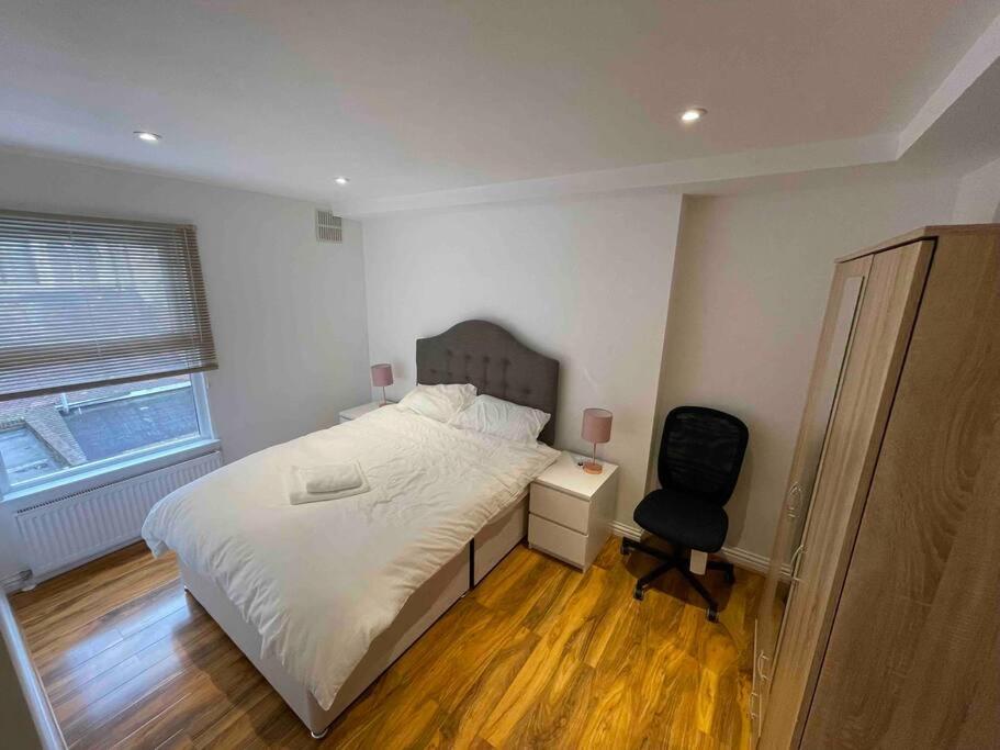 Comfortable 1 Bedroom And Double Sofa Bed Flat Лондон Екстер'єр фото
